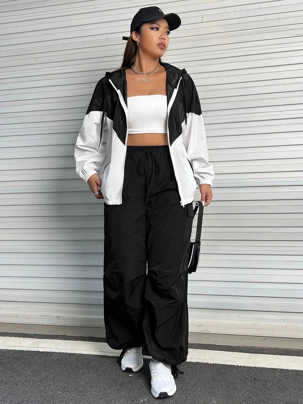 Corta-Vento Plus Size Com Capuz Sophia