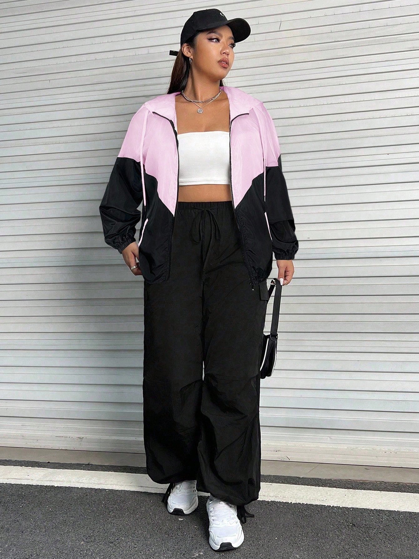 Corta-Vento Plus Size Com Capuz Sophia