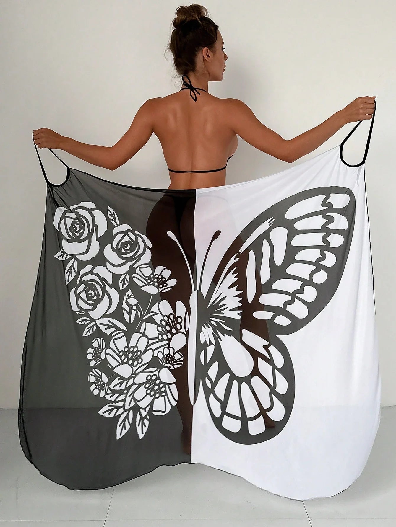 Saída de Praia com Estampa de Borboleta e Flores